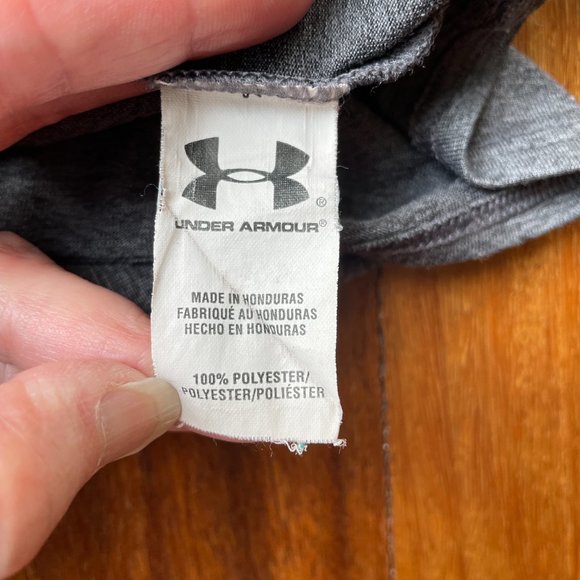 Dark Grey Under Armour YXL Tshirt with Pink Logo - Picture 6 of 7